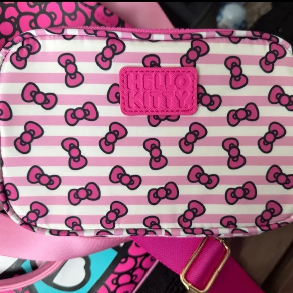 Hello Kitty Sanrio Travel Tote Crossbody Bag Luggage Tag 3 Piece Set NWT - Picture 2 of 10